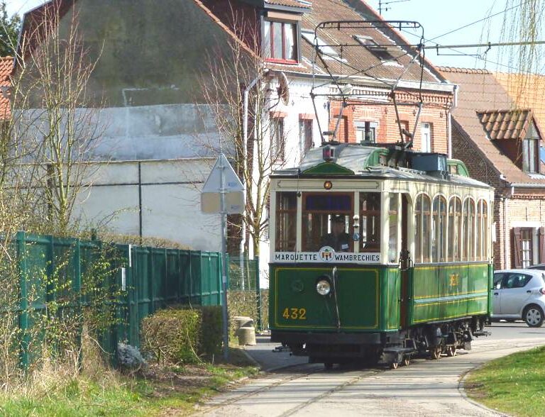 Visite berges de la Deûle en tramway Lille Amitram