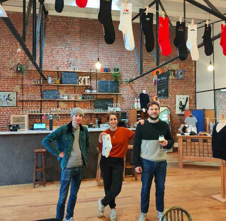 Les trois tricoteur bar à tricoter roubaix
