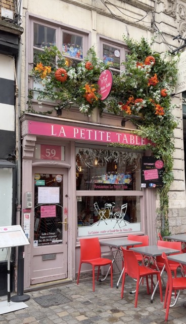 La Petite table dans le Vieux-Lille