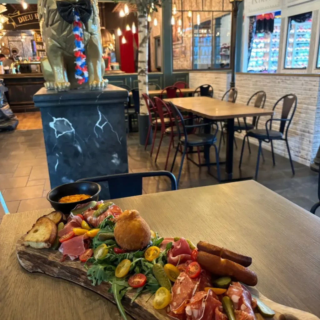 Barrel : bar, resto et fléchettes