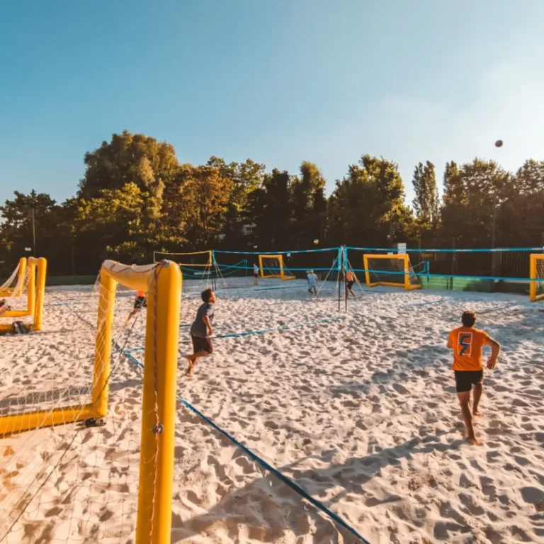 Top insolite Lille Addict - beach volley à la Citadelle