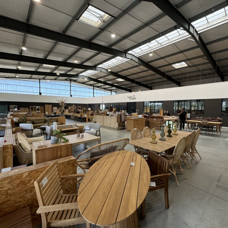 Une caverne d’Ali Baba du mobilier en bois massif : La Boutique Circulaire à Sequedin