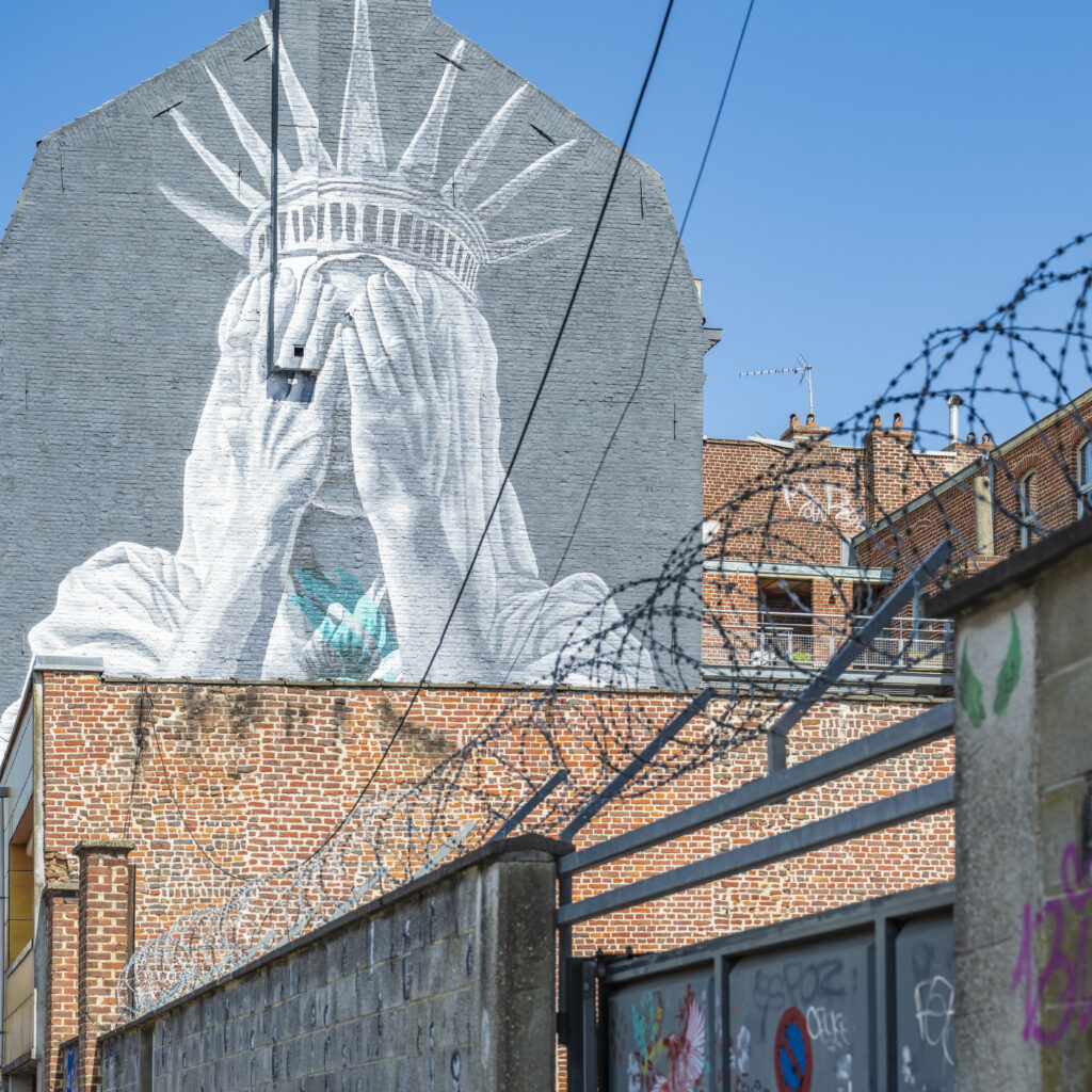 fresque de judith de leeuw à Roubaix