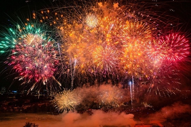 feu feux d'artifice 14 juillet fête nationale - image libre de droit