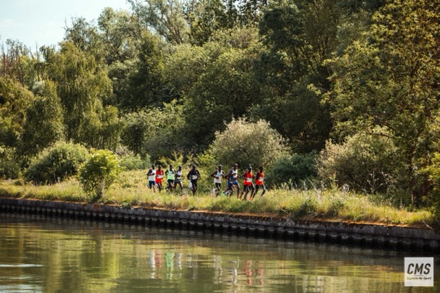 Course de la route du Louvre, à côté de Lille 