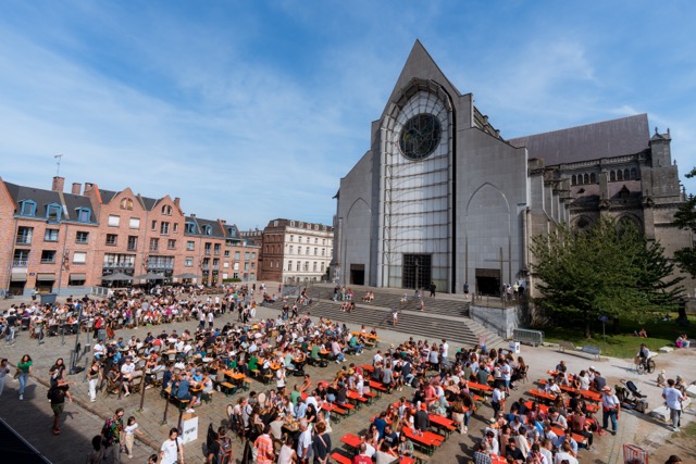Parvis de la cathédrale de la Treille à Lille