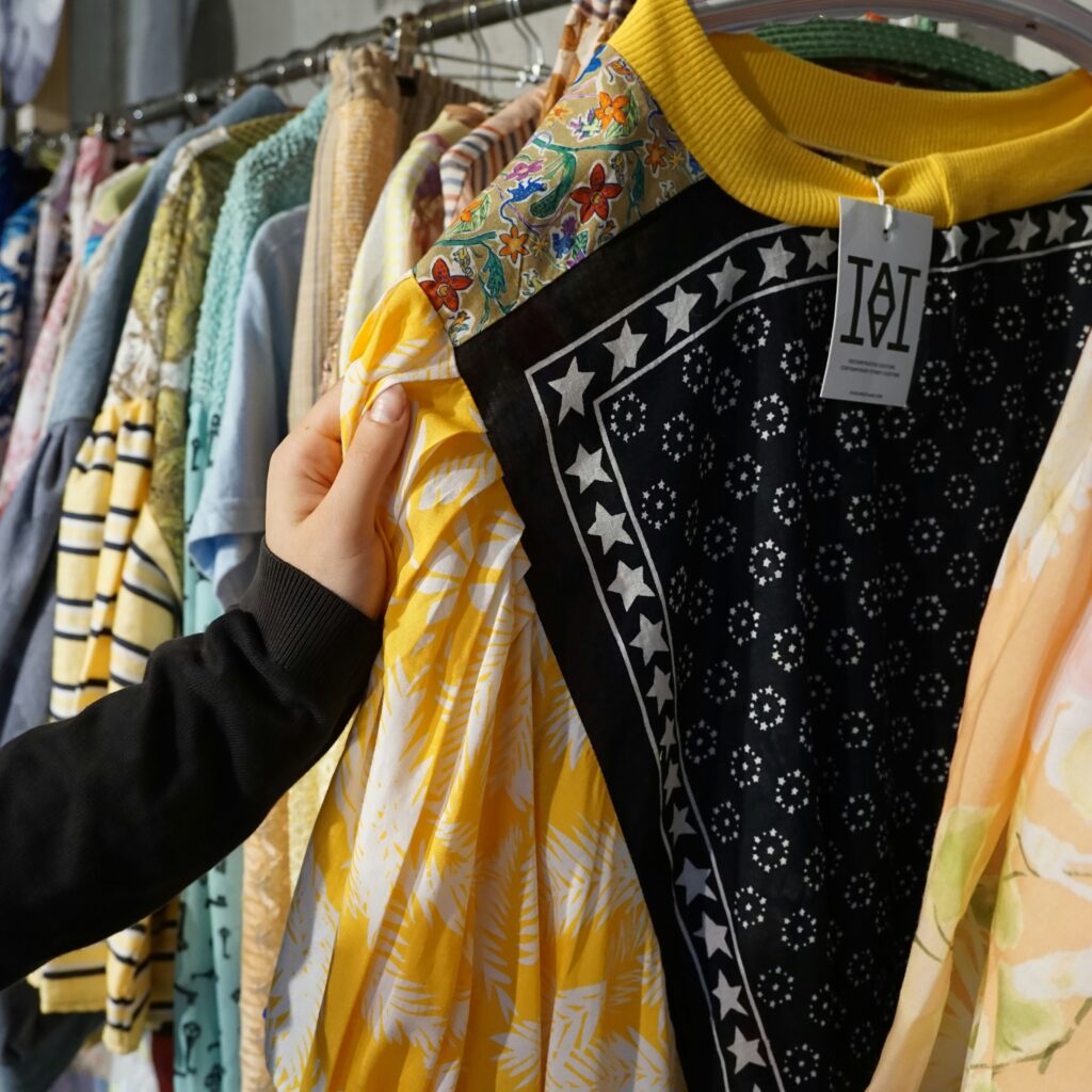 friperie vêtements brocante braderie vente magasin shopping