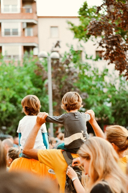 été fête famille foule