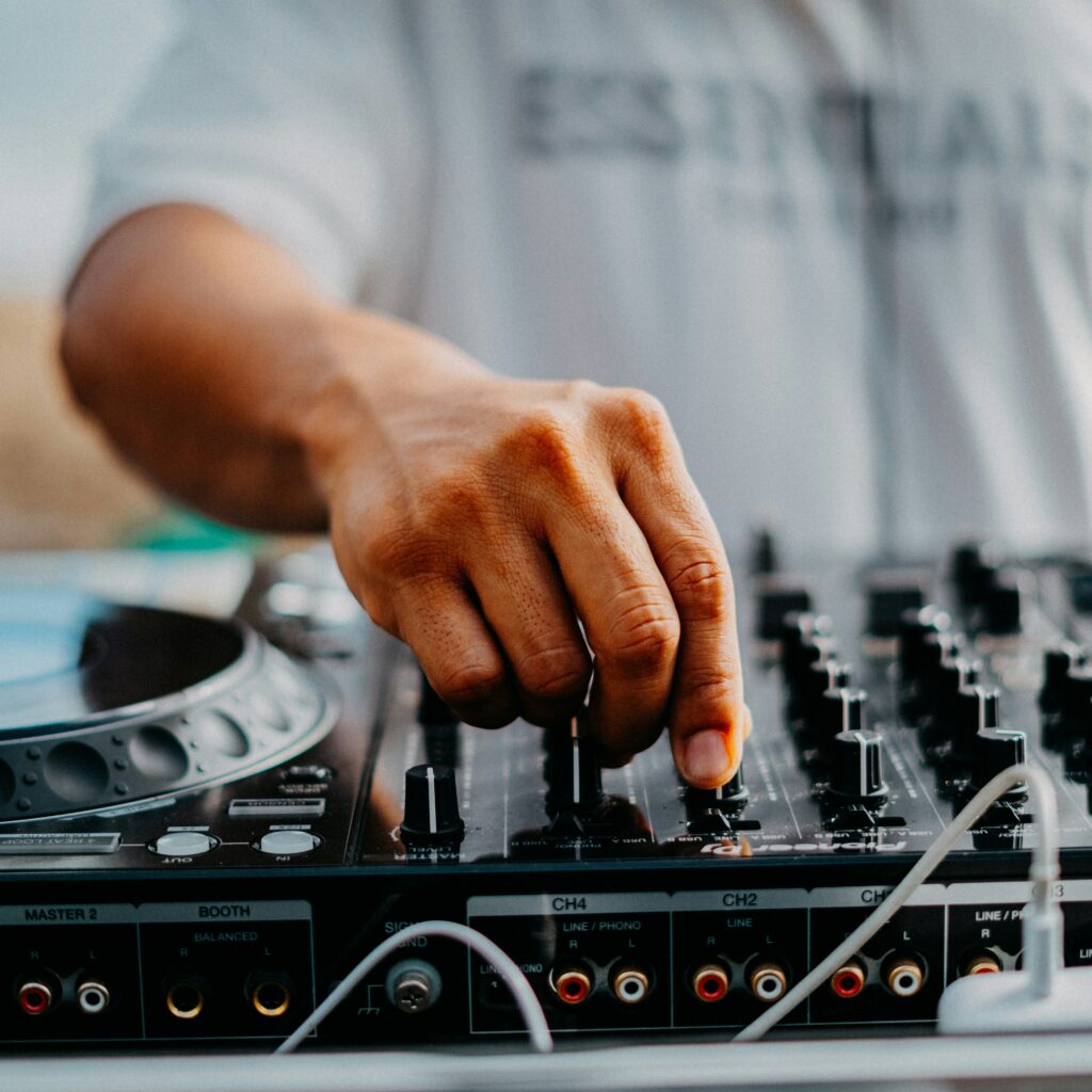 dj set open air musique live remix fête soirée. 2